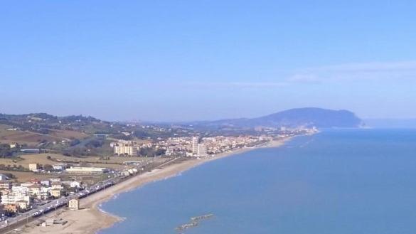 La Casa Al Mare Di Giulia Lägenhet Porto Potenza Picena Exteriör bild